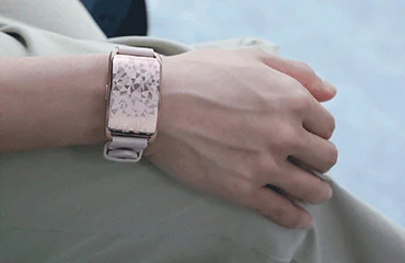 Ultra-lightweight precision engineering! A screenless health tracker&mdash;a top-selling B2B product ideal for corporate procurement and OEM customization.