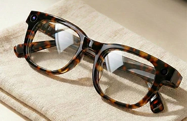 Stylish and lightweight&mdash;smartly capturing the world! Ultra-light 40g smart glasses with a 13MP AI camera, redefining the aesthetics of wearable technology!