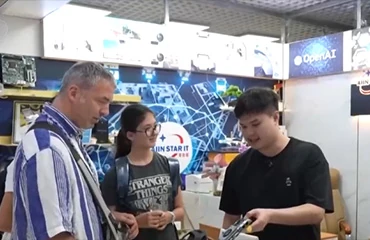 The "one-kilometer" industrial chain is gaining wider acceptance, and Huaqiangbei is experiencing a global sourcing boom.