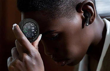 A "treasure chest of high-tech wizardry" right on your wrist! This smartwatch features a large flip-up screen, curing the anxiety modern users face over where to store their earbuds.